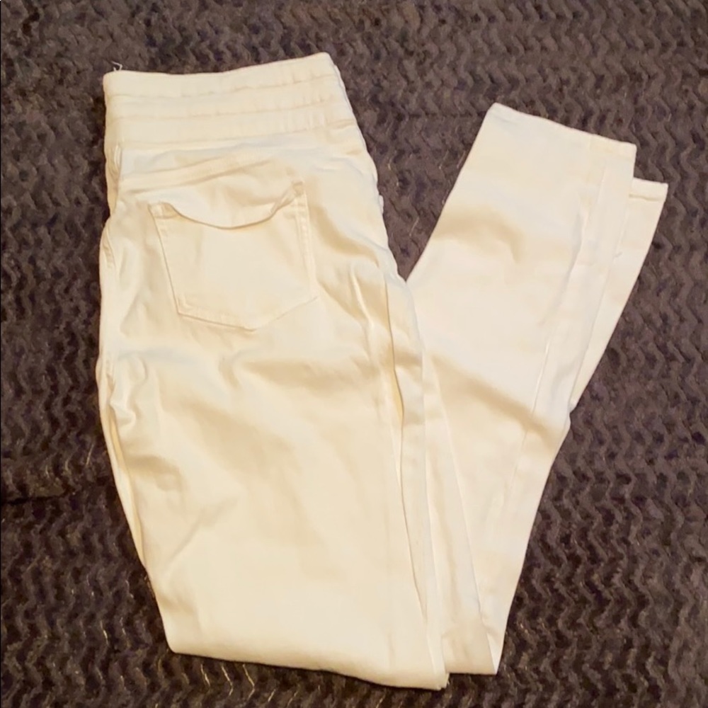 White skinny jeans